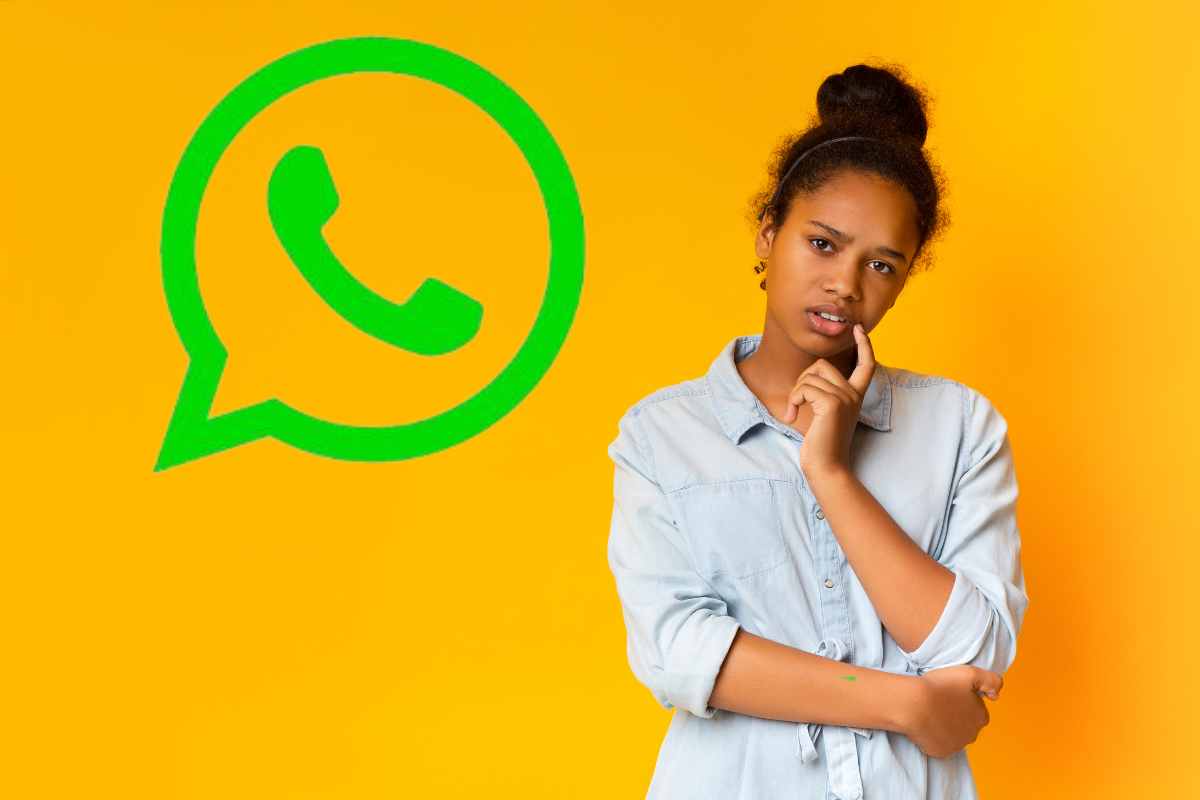 ragazza pensierosa e logo whatsapp