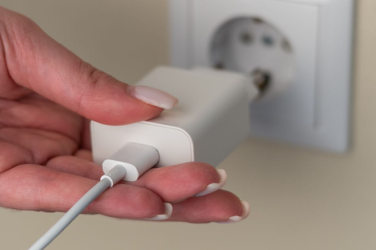 Caricabatterie inserito nella presa