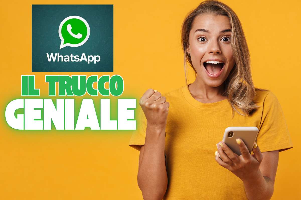 ragazza felice con smartphone logo whatsapp e scritta