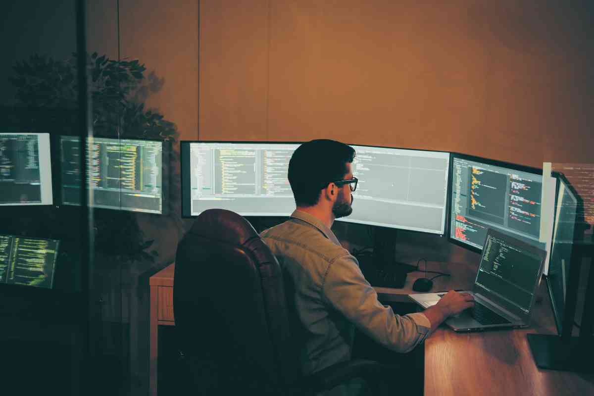 programmatore al computer